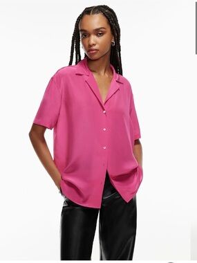 Aritzia Women's Academy Silk Short Sleeve Button Down Shirt in Modern Magenta